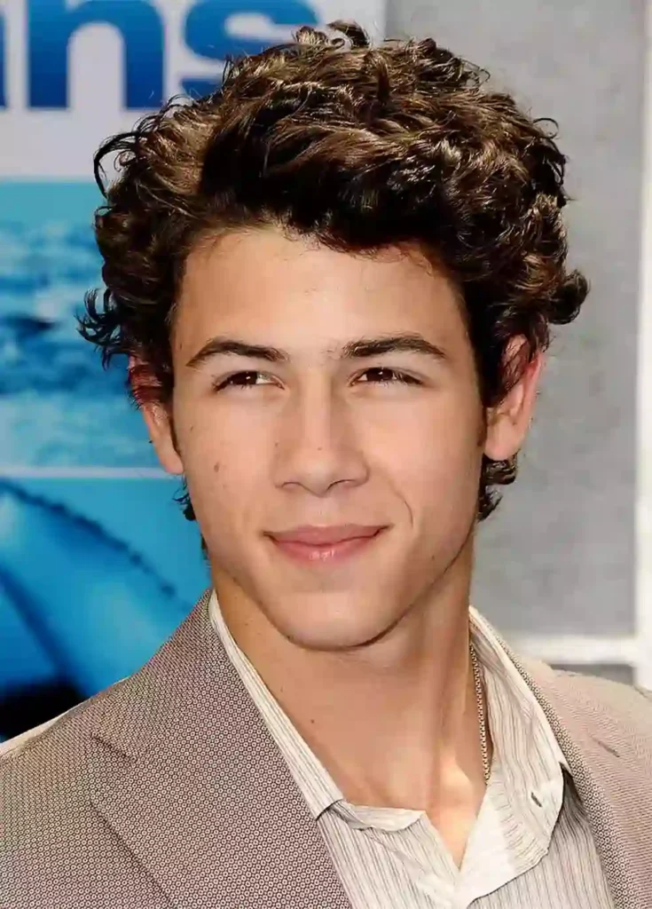nick jonas face shape and hairstyle